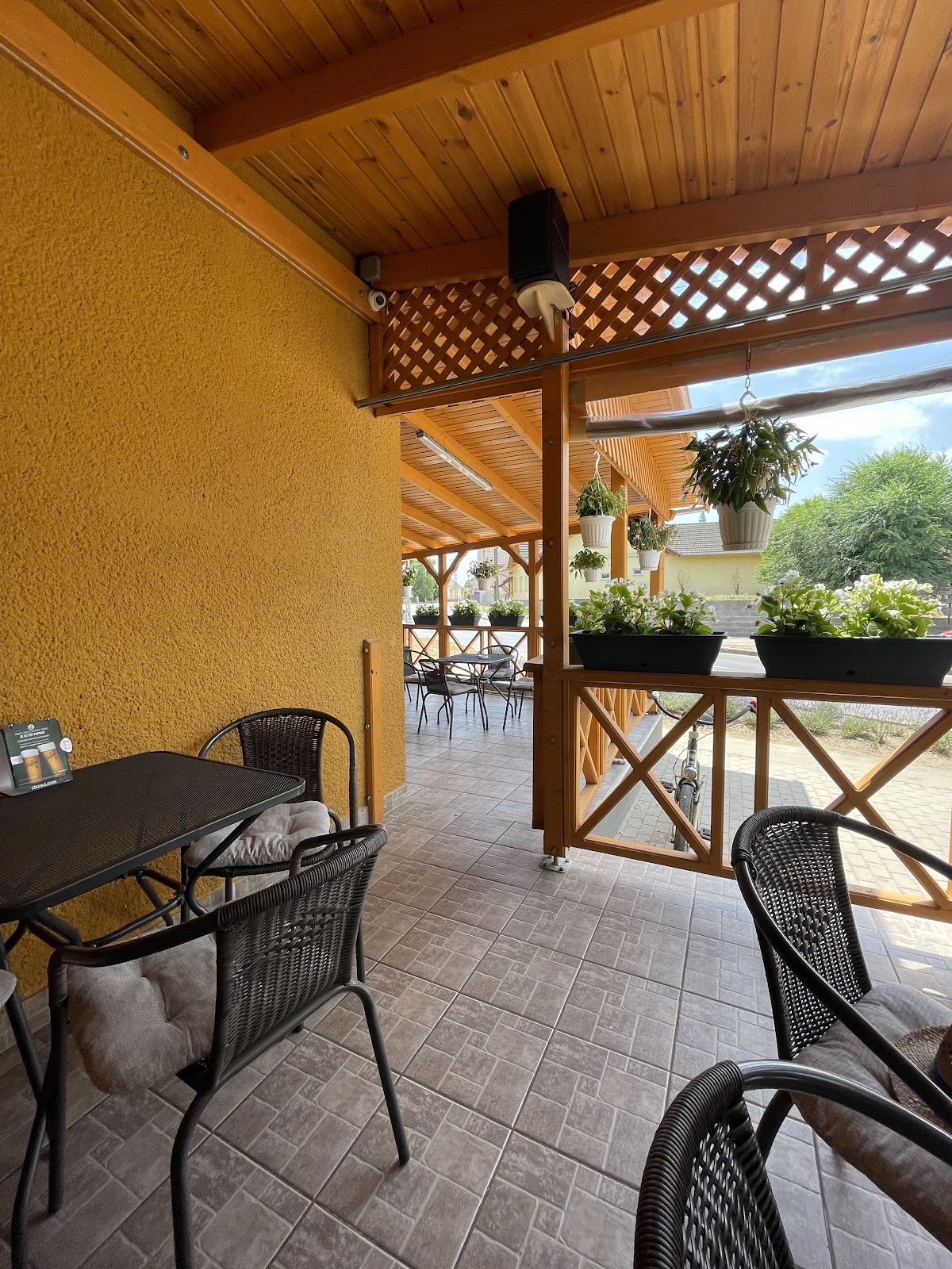 Haraplak Ételbár hangulatos belső tere