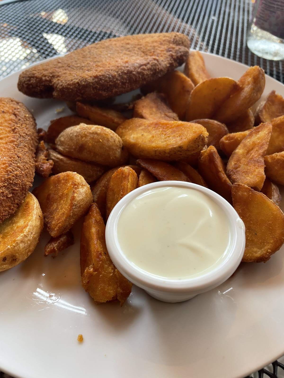 Rántott hús hasábburgonyával